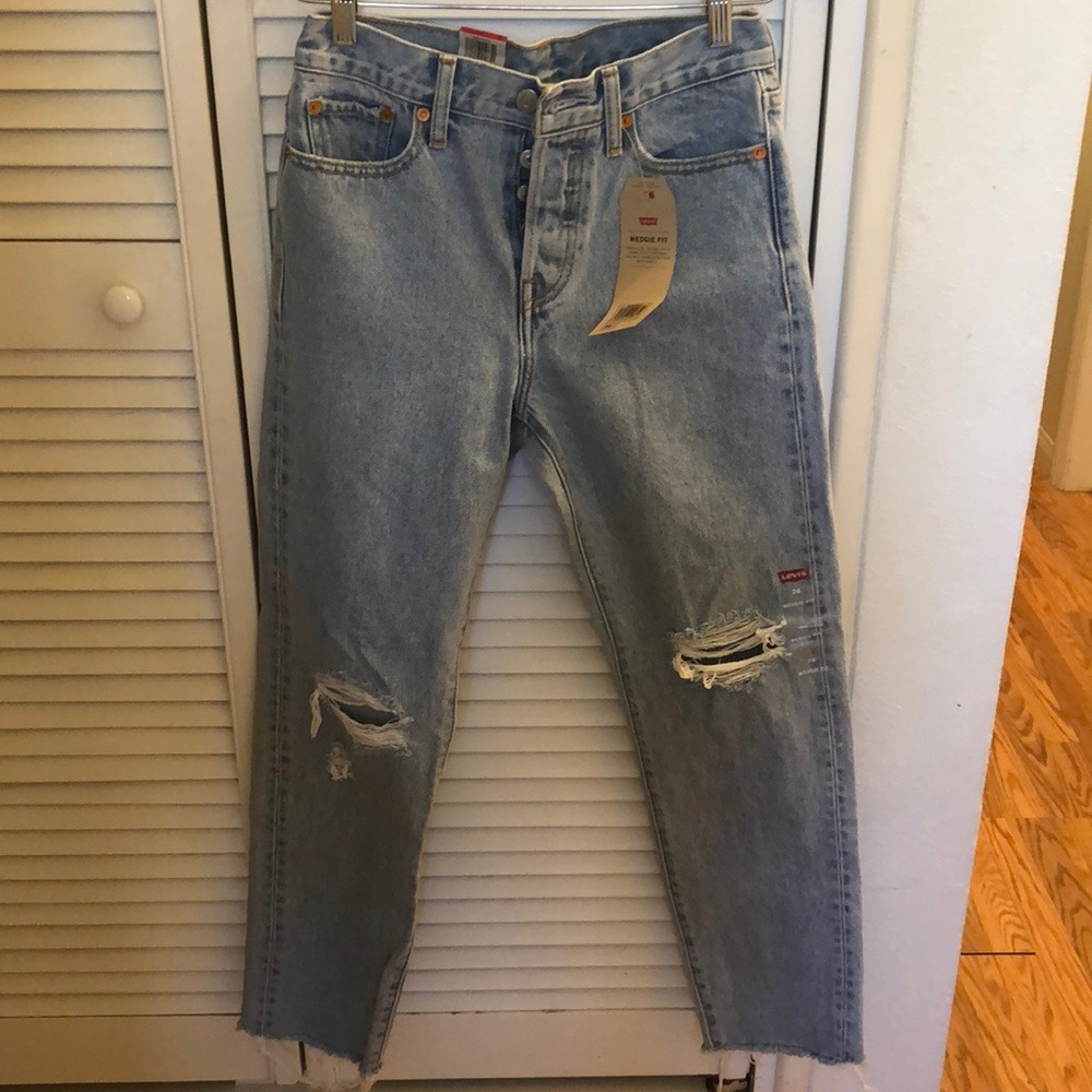 High-wasted wedgie fit Levi’s size 26.